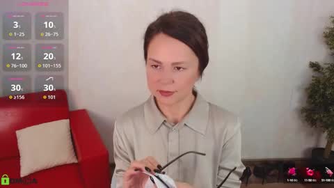 Snapshot of izzy_cam chatting on 09/10/25, 05:29 Queen of nylon Victoria online show from 09/10/25, 05:29