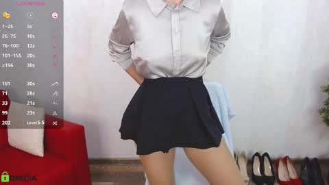 Snapshot of izzy_cam chatting on 09/22/25, 05:20 Queen of nylon Victoria online show from 09/22/25, 05:20