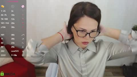 Snapshot of izzy_cam chatting on 10/02/25, 05:25 Queen of nylon Victoria online show from 10/02/25, 05:25