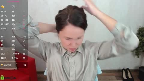 Snapshot of izzy_cam chatting on 10/15/25, 05:40 Queen of nylon Victoria online show from 10/15/25, 05:40