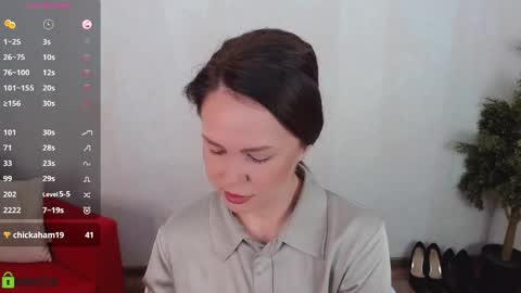 Snapshot of izzy_cam chatting on 10/17/25, 05:21 Queen of nylon Victoria online show from 10/17/25, 05:21