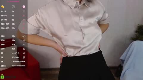 Snapshot of izzy_cam chatting on 11/19/25, 04:56 Queen of nylon Victoria online show from 11/19/25, 04:56