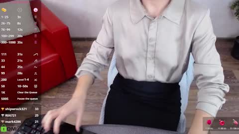 Snapshot of izzy_cam chatting on 11/25/25, 05:51 Queen of nylon Victoria online show from 11/25/25, 05:51