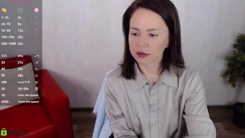 Snapshot of izzy_cam chatting on 11/29/25, 05:21 Queen of nylon Victoria online show from 11/29/25, 05:21