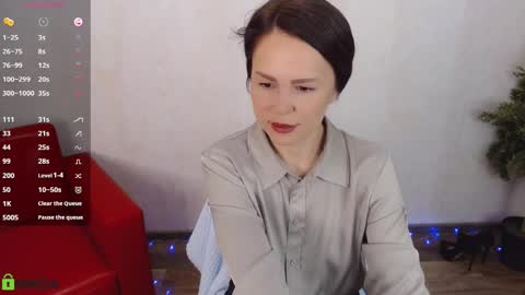 Snapshot of izzy_cam chatting on 12/15/25, 05:01 Queen of nylon Victoria online show from 12/15/25, 05:01