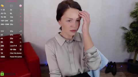 Snapshot of izzy_cam chatting on 01/10/26, 05:09 Queen of nylon Victoria online show from 01/10/26, 05:09