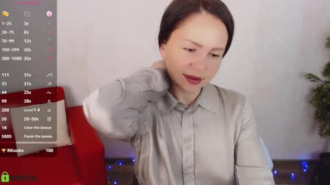 Snapshot of izzy_cam chatting on 01/16/26, 05:22 Queen of nylon Victoria online show from 01/16/26, 05:22