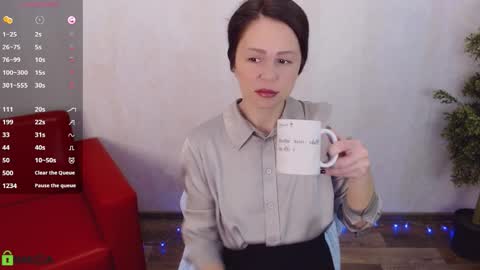 Snapshot of izzy_cam chatting on 02/24/26, 05:16 Queen of nylon Victoria online show from 02/24/26, 05:16