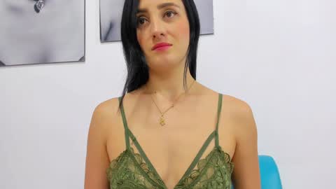 Izzy online show from 02/01/25, 01:20