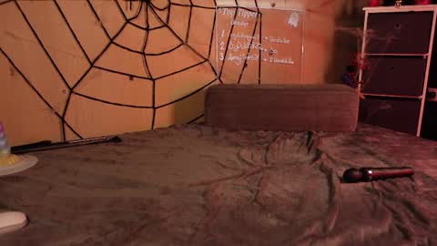 Snapshot of izzy_inked chatting on 10/13/25, 11:10 Izzy Inked online show from 10/13/25, 11:10