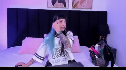 Snapshot of izzy_moon7 chatting on 06/05/26, 11:49 Izzy moon online show from 06/05/26, 11:49