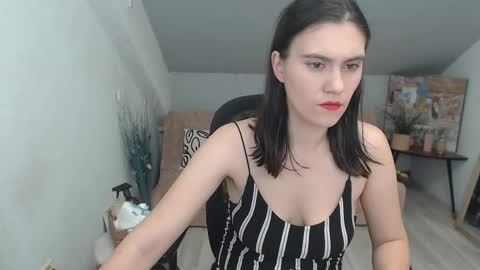 Snapshot of izzymonro chatting on 11/21/25, 02:05 Izzy online show from 11/21/25, 02:05