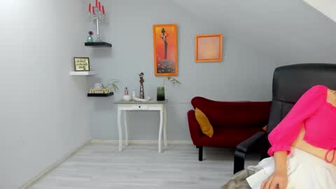 Snapshot of izzymonro chatting on 12/14/25, 08:41 Izzy online show from 12/14/25, 08:41