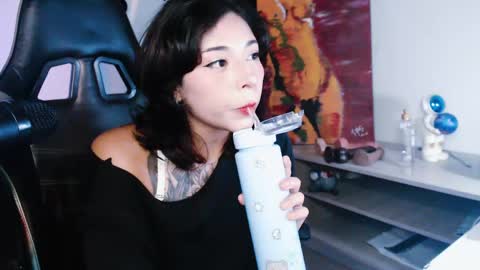 jade 18  online show from 04/23/26, 01:29