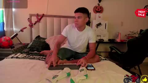 Snapshot of jack_castell chatting on 10/14/25, 11:00 JACK CASTELL online show from 10/14/25, 11:00