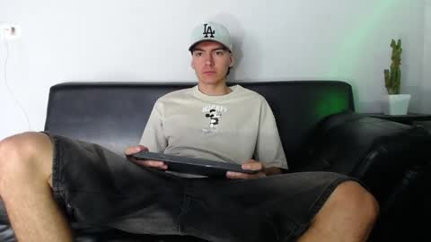 INDEPENDENT MODEL online show from 12/08/24, 05:01