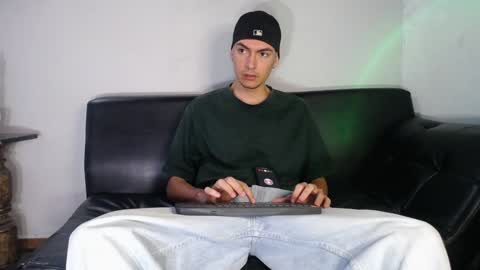 INDEPENDENT MODEL online show from 12/24/24, 11:28