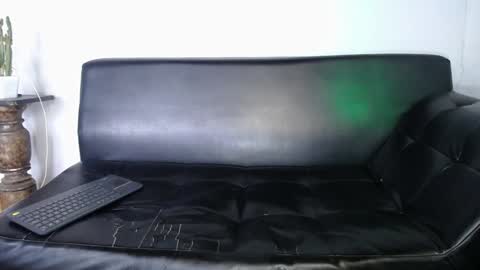 INDEPENDENT MODEL online show from 01/03/25, 05:53