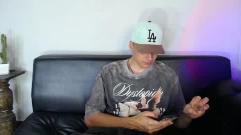 INDEPENDENT MODEL online show from 01/17/25, 03:00