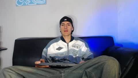 INDEPENDENT MODEL online show from 01/19/25, 11:23