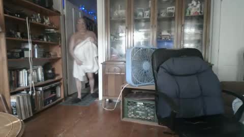 jackskillet_29 online show from 04/23/26, 01:46