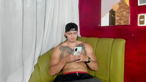 Snapshot of jackson_macleyn chatting on 05/13/26, 08:16 Jackson online show from 05/13/26, 08:16