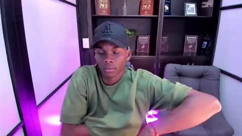 Snapshot of jacksonmuller_ chatting on 10/27/25, 01:04 Jackson online show from 10/27/25, 01:04