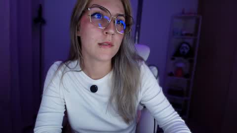 Linda Sofia help me get to 100 thumbs up online show from 04/06/26, 02:09