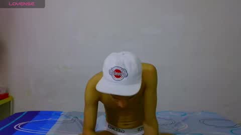 Snapshot of jacob_wolf_xxx chatting on 04/11/26, 01:21 jacob online show from 04/11/26, 01:21