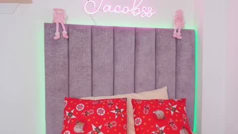 Snapshot of jacobss_gh chatting on 12/22/24, 01:55 JACOBSS online show from 12/22/24, 01:55