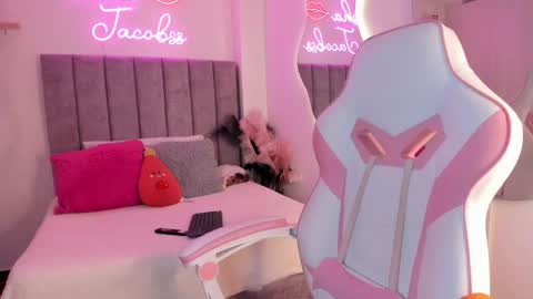 Snapshot of jacobss_gh chatting on 09/30/25, 07:52 JACOBSS online show from 09/30/25, 07:52