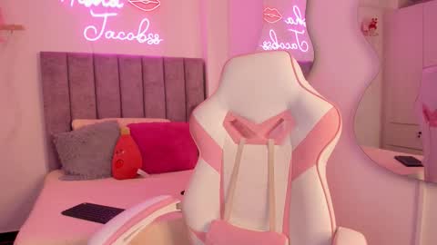 Snapshot of jacobss_gh chatting on 10/15/25, 07:58 JACOBSS online show from 10/15/25, 07:58