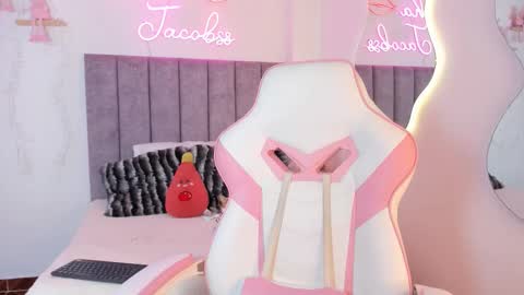 Snapshot of jacobss_gh chatting on 11/18/25, 10:14 JACOBSS online show from 11/18/25, 10:14