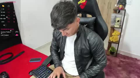 Snapshot of jacques_cardiet chatting on 12/17/24, 02:55 jacobo online show from 12/17/24, 02:55