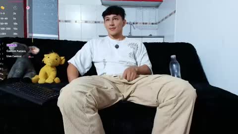 Snapshot of jacques_cardiet chatting on 04/28/26, 01:27 jacobo online show from 04/28/26, 01:27
