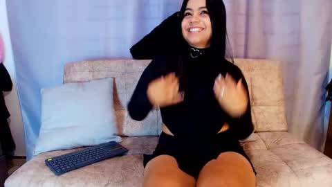 Snapshot of jade_brunnette chatting on 10/22/25, 08:30 Jade Brunete online show from 10/22/25, 08:30