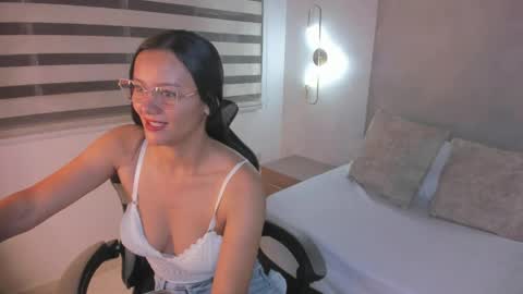 Snapshot of jade_callen chatting on 05/28/26, 11:40 J A D E online show from 05/28/26, 11:40
