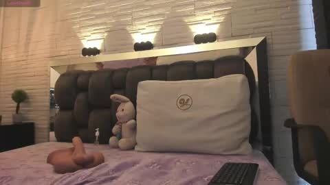 Snapshot of jade_heartt chatting on 10/01/25, 08:04 JADE online show from 10/01/25, 08:04