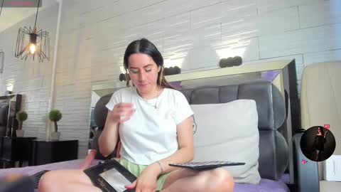 Snapshot of jade_heartt chatting on 11/29/25, 06:55 JADE online show from 11/29/25, 06:55