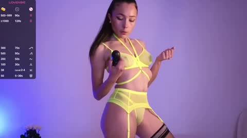 Jade Paris online show from 11/13/25, 06:51