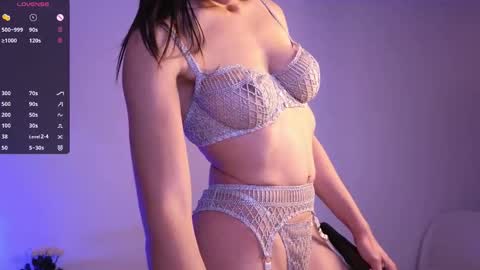 Jade Paris online show from 11/21/25, 07:45