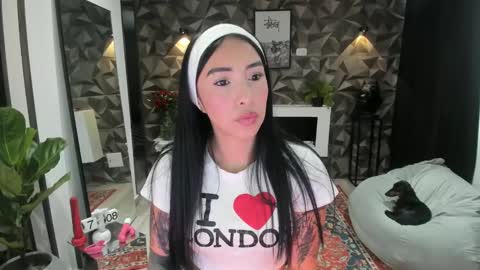 Snapshot of jade_porn chatting on 02/24/25, 12:05 Jade independent model online show from 02/24/25, 12:05
