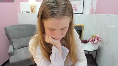 Jade online show from 12/06/24, 09:02