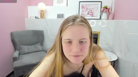 Jade online show from 12/22/24, 03:33