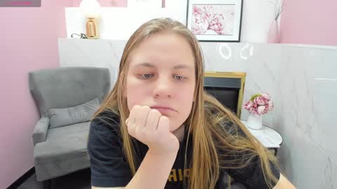 Jade online show from 01/26/25, 12:37