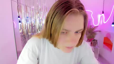 Jade online show from 09/26/25, 09:08