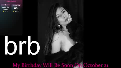 jade white  online show from 09/13/25, 12:27