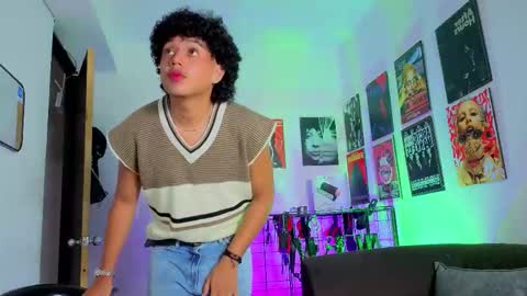 Jade Benett online show from 10/10/25, 03:27