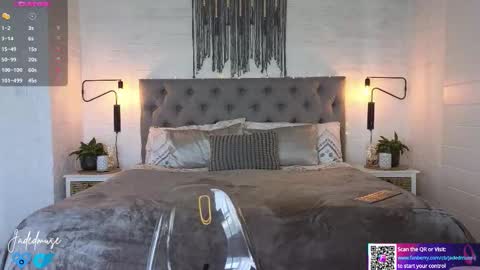 Jade online show from 09/30/25, 07:46