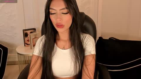 Snapshot of jadeevansx chatting on 01/17/26, 02:33 JADE EVANS online show from 01/17/26, 02:33